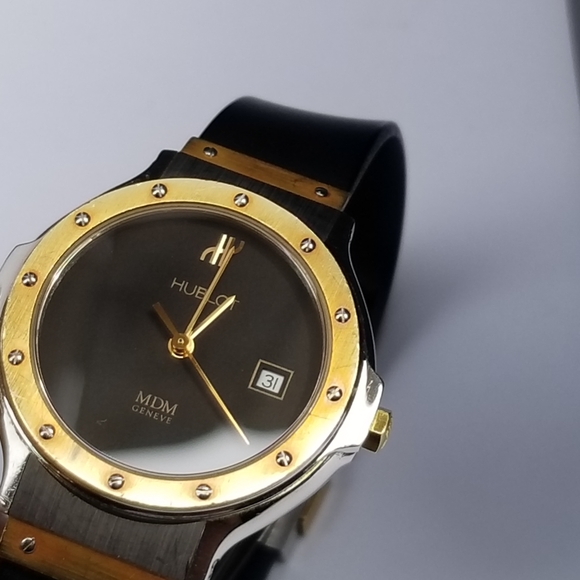 HUBLOT MDM 18K YELLOW GOLD 28 MM BLACK DIAL QUARTZ WATCH - Picture 12 of 16